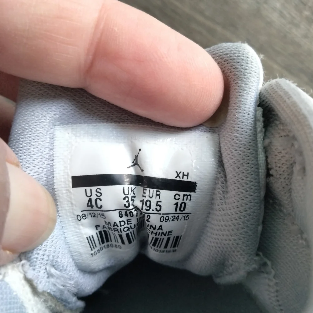 Nike Air Jordan 1 Retro Mid White Wolf Grey Sneakers Size 4C 2015 Lace Up Shoes